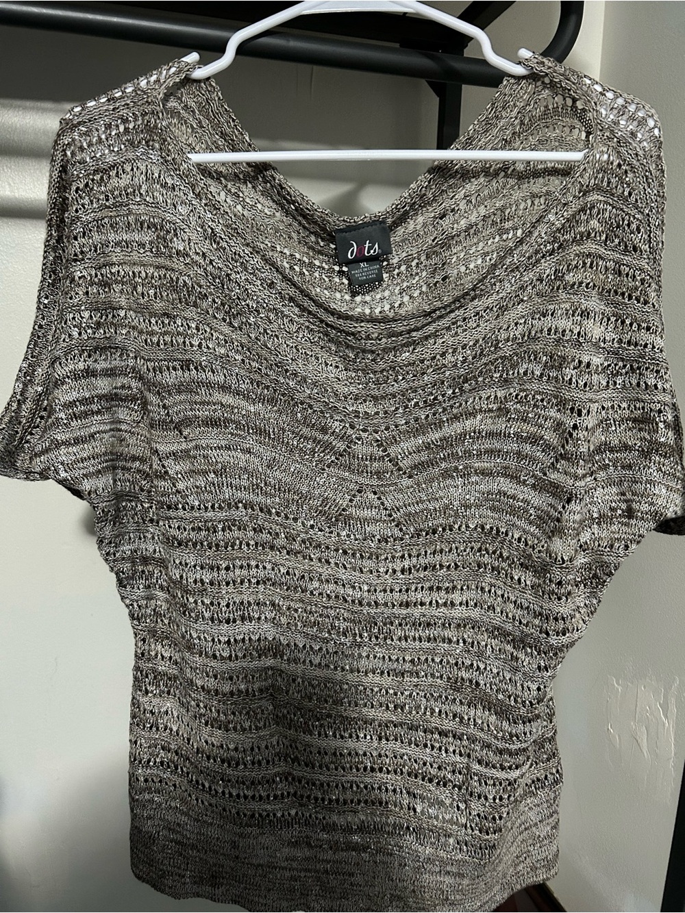 Dots Short Sleeve Marled Knit Top in Brown and Gray